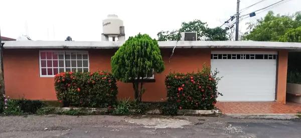 VENDO CASA EN VERACRUZ CERCA DE LA UNIDAD DEPORTIVA EL JAGUAR