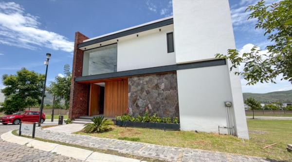 Casa en Venta en Lomas de Angelopolis en Esquina