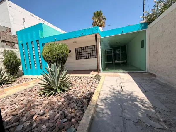 CASA EN VENTA EN EL CENTRO DE GOMEZ PALACIO