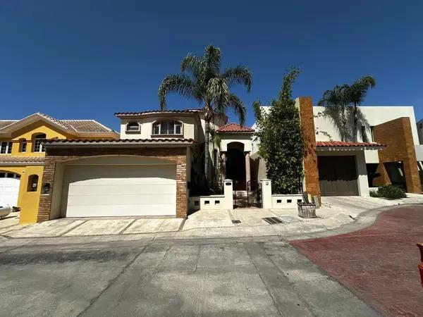 CASA EN VENTA EN PUERTA DE HIERRO CASA EN VENTA EN PUERTA DE HIERRO