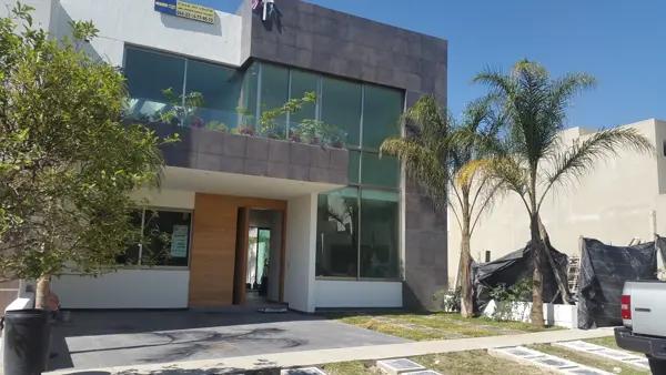 PARQUE VIRREYES. COTO PRIVADO. RENTA CASA MINIMALISTA. 4. RECAMARAS. 4. AUTOS. CASA CLUB CON ALBERCA