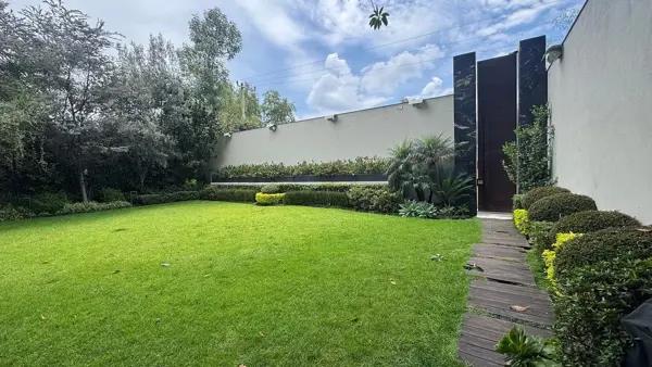 Venta de casa sola, inteligente y moderna con caseta
