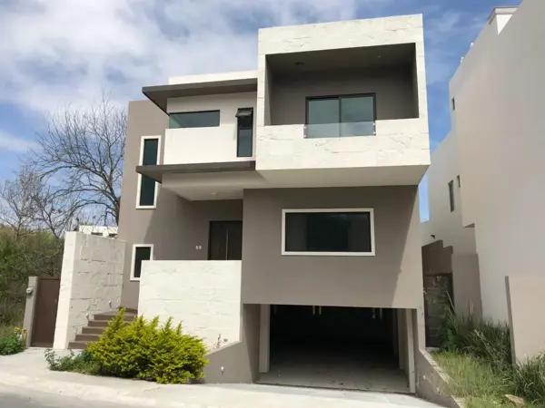 CASA EN VENTA EN CAROLCO