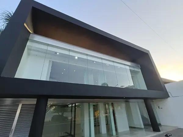 Local Comercial Premium en Renta sobre Ave. Alto impacto Vehicular y Peatonal