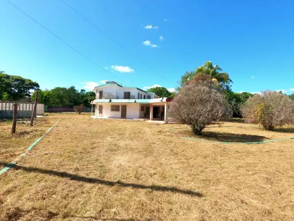 Terreno con construcción en cholul Terreno con construcción en cholul