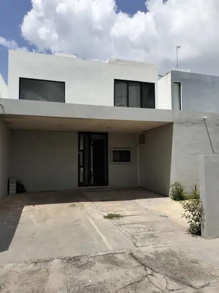 Casa de dos recámaras con estudio en Real Montejo