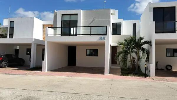 Renta 3 recámaras en Privada Fontana Mérida