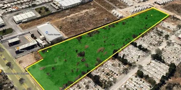 Terreno sobre avenida comercial