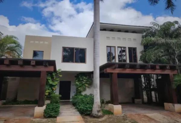 CASA DE ENTREGA INMEDIATA EN Yucatan Country Club, Merida, Yucatan