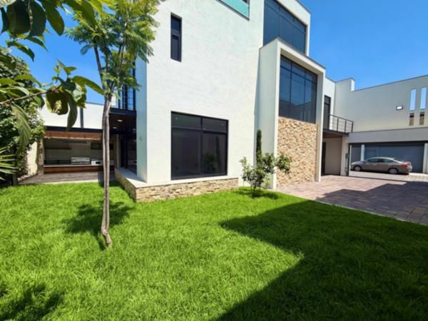 Casa en venta en San Salvador Tizatlalli, Metepec - Residencia en Fraccionamiento Cerrado