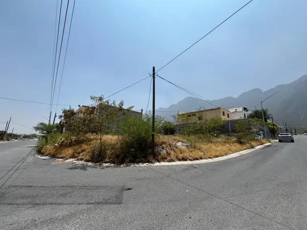 TERRENO COMERCIAL EN VENTA/RENTA ZONA SANTA CATARINA