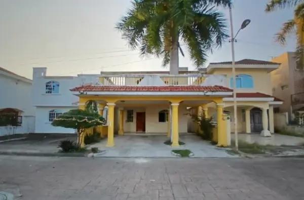 CASA DE ENTREGA INMEDIATA EN AVENIDA POPOCATEPETL, COL. LAS VEGAS,POZARICA VERACRUZ