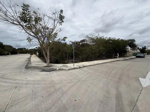TERRENOS EN PRIVADA NORTE MÉRIDA EN ESQUINA