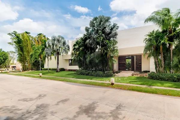 Casa en Venta con amplio terreno en Country Club, Mérida, Yucatán Casa en Venta con amplio terreno en Country Club, Mérida, Yucatán