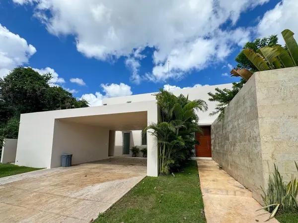 Casa en Venta con páneles solares en Privada, Zona Country Club, Mérida, Yucatán