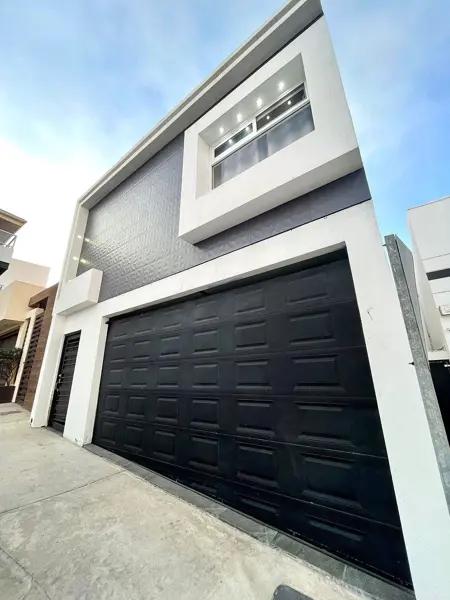 CASA EN VENTA CON VISTA A LA CIUDAD DE ENSENADA