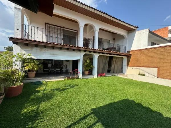 RENTA CASA EN PRIVADA $23,000
AV. PALMIRA RENTA CASA EN PRIVADA $23,000
AV. PALMIRA