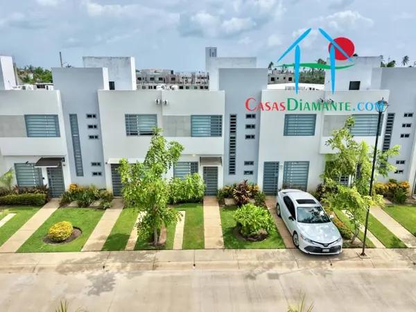 Casa de 3 recámaras en condominio con club de playa