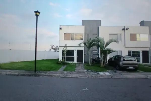 CASA DE ENTREGA INMEDIATA EN AVENIDA 43, CORDOBA, VERACRUZ