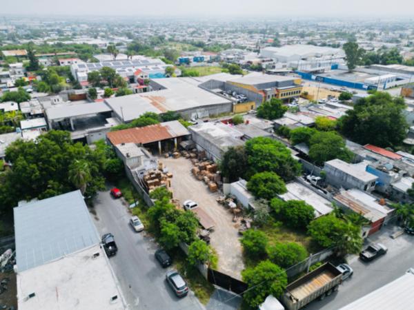 Venta de Terreno y Bodega a una cuadra de Eloy Cavazos, Guadalupe. NL.
