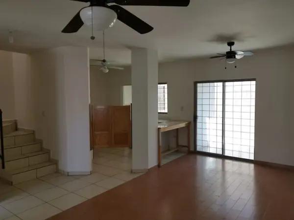 CASA EN VENTA EN REAL DEL SOL 2