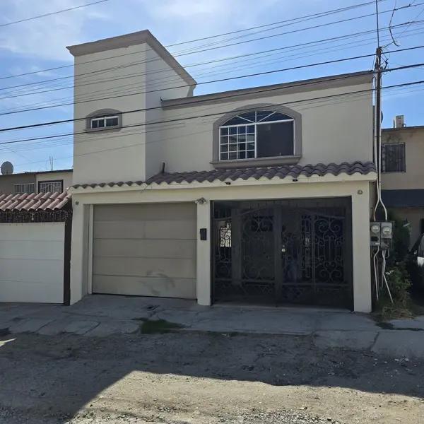 Amplia casa en renta en Lomas de la Presa – ¡Comodidad y excelente ubicación!