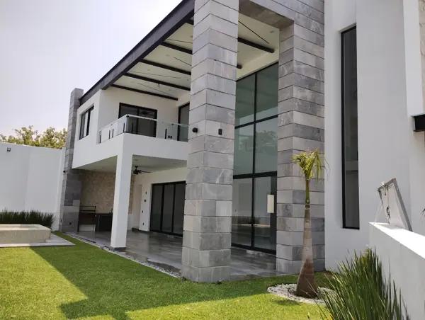 UN PEQUEÑO LUJO, LINDA RESIDENCIA, CUATRO RECÁMARAS, SECCIÓN NUEVA, SERVICIOS OCULTOS.