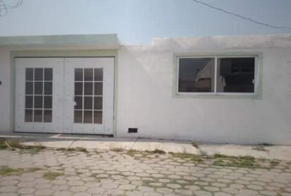CASA DE ENTREGA INMEDIATA EN CALLE SAN ANTONIO DE PADUA, FRACC. SAN ANDRES TZOMPANTEPEC, TLAXCALA