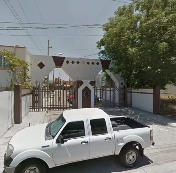 Casa en venta en Irapuato, El Cortijo, con excelente ubicación y amplios espacios