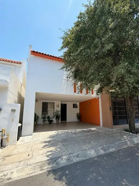 Casa en Venta en Cumbres San Agustín | Amplios Espacios y Excelente Ubicación