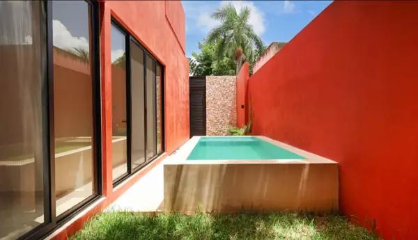 SE VENDE CASA CON ALBERCA, EN PRIVADA RESIDENCIAL EN MÉRIDA.