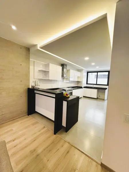 Residencia Boutique Frente al Parque de la Bola | 190 m², 1 Balcón y 2 Terrazas y 3 Estacionamientos