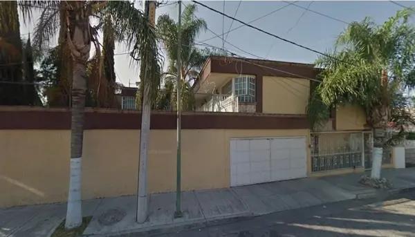 CASA EN VENTA EN COL. ATLAS, GUADALAJARA