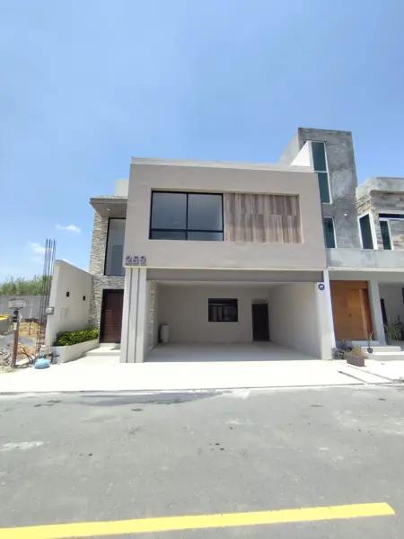 Casa en Venta en Sector Privilegiado los Cristales cerca de El Barro en Monterrey,
$9,700,000.
