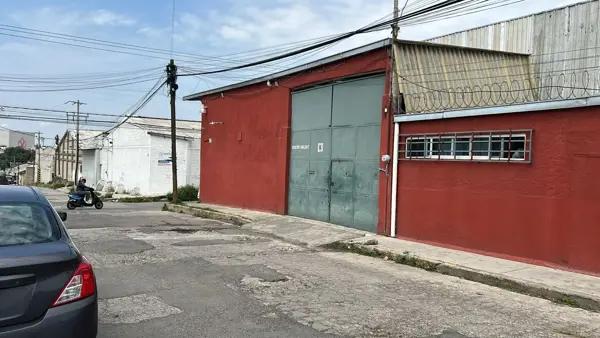 Bodega en Renta ubicada en la zona de Manantiales Bodega en Renta ubicada en la zona de Manantiales