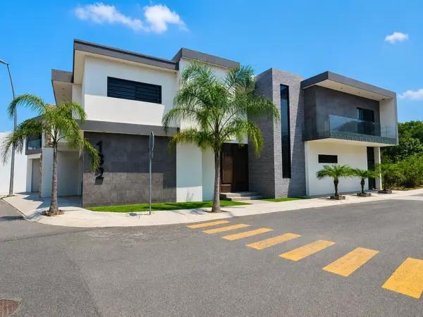 Casa en venta en Amorada Privada Residencial, Santiago Casa en venta en Amorada Privada Residencial, Santiago