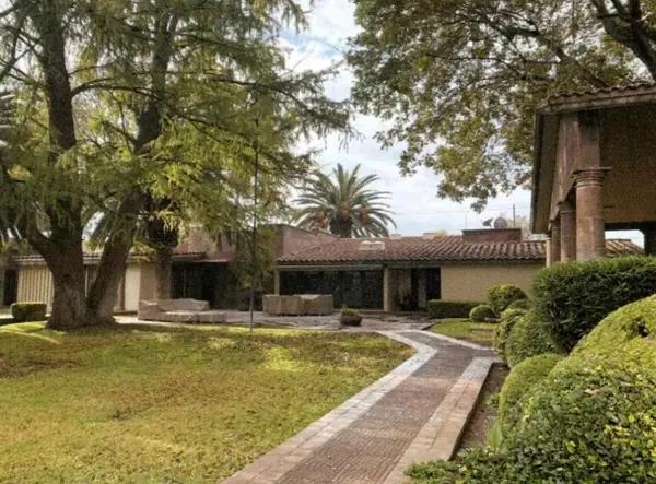 CASA EN VENTA, JARDINES DE VERSALLES