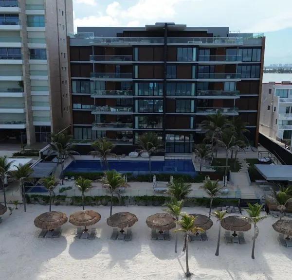 Torre Ixnah,  Zona Hotelera de Cancún.Edificio con 6 pisos - solo 11 departamentos
