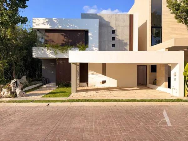 Casa de Lujo en Venta en Vía Cumbres Residencial, Huayacan