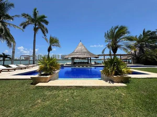 Zona Hotelera - casa Quetzales