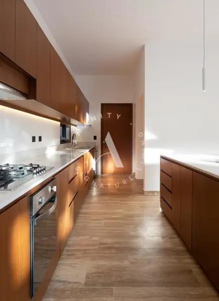 Casa en Lagos del Sol: Moderna con Piscina y 4 Recámaras en Venta