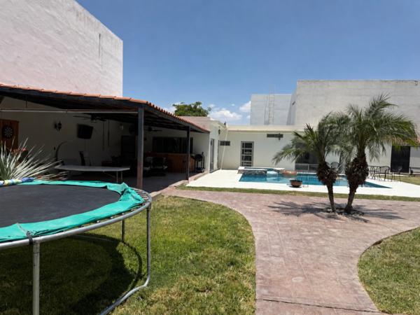 Casa en Hacienda El Rosario con alberca