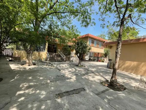 EXCLENTE UBICACION EN ZONA APODACA FRENTE A PLAZA