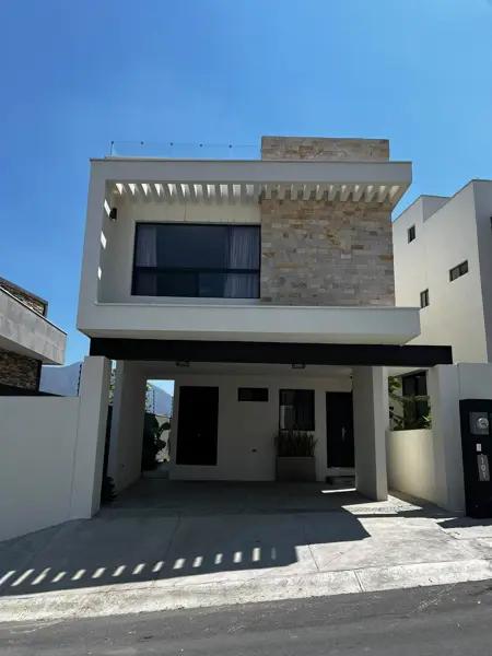 CASA MONTELLAN ZONA EL BARRO CARRETERA NACIONAL MONTERREY VENTA