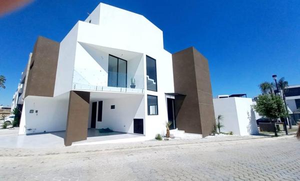 CASA EN VENTA EN LOMAS DE ANGELOPOLIS, lll
CHOLULA PUEBLA