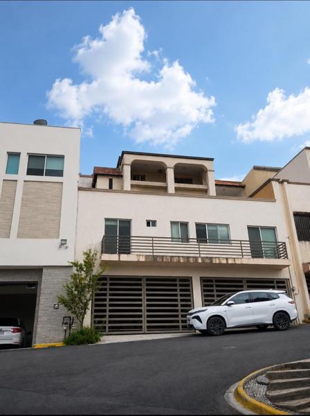 Casa en Venta en Col. del Carmen | Gran Potencial de Inversión Casa en Venta en Col. del Carmen | Gran Potencial de Inversión
