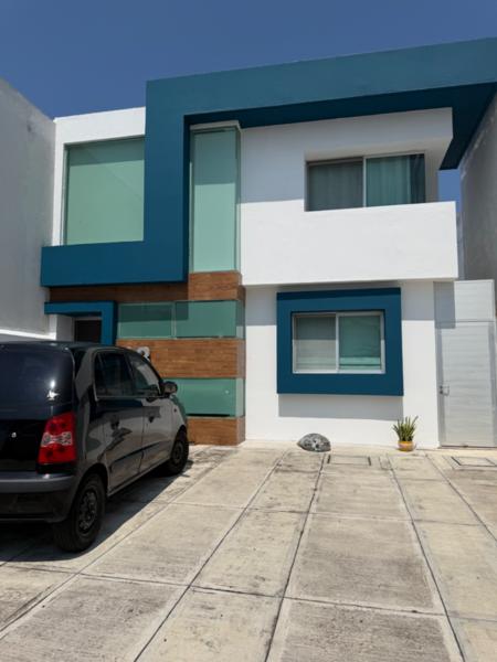Casa en Venta en Lomas de La Rioja con Recámara en Planta Baja, Alvarado, Veracruz
