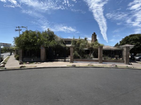 Casa en Venta en Torreón, Colonia San Isidro: Amplia Residencia con Jardín