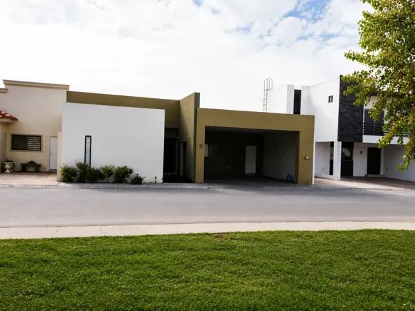 Hermosa casa de un piso en Rincón las Trojes