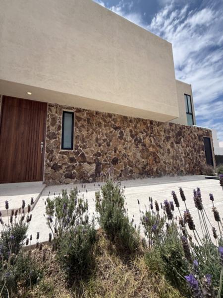 Casa en Venta en Cañadas del Arroyo,  - Nueva y Moderna en Exclusivo Fraccionamiento